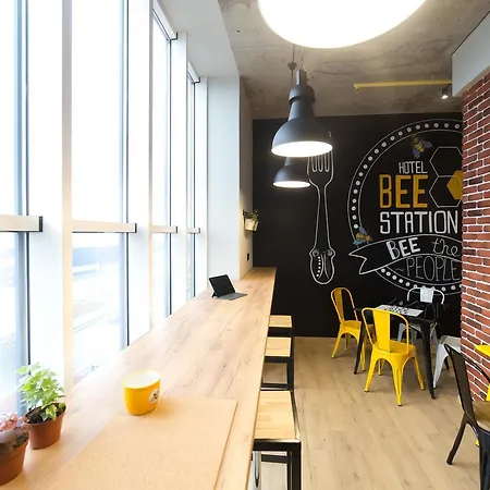 Hotel Bee Station-2