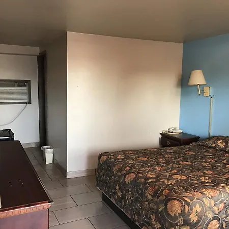 Hwy Express Inn & Suites-2