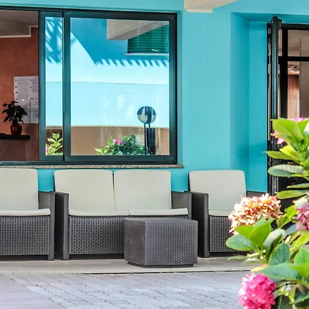 Hotel Holiday-2
