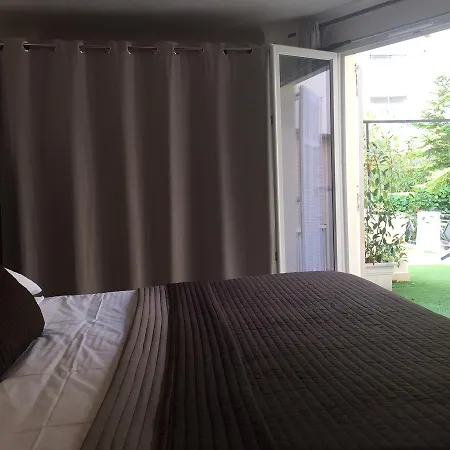 Brit Hotel Colbert-3