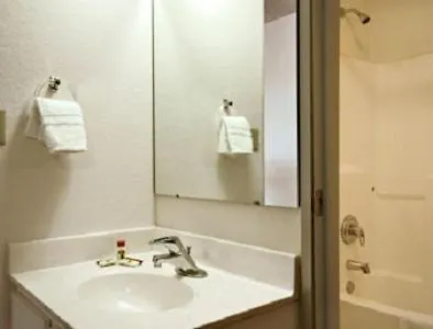 Days Inn By Wyndham Warsaw-2