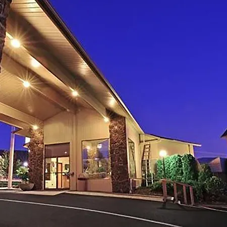 Red Lion Inn & Suites Grants Pass-3