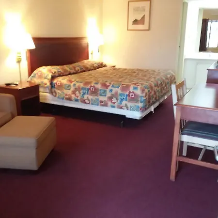 Knights Inn Toledo West-3