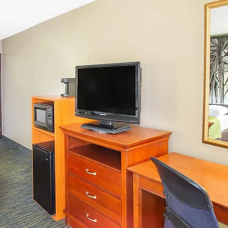 Super 8 By Wyndham Panama City-2
