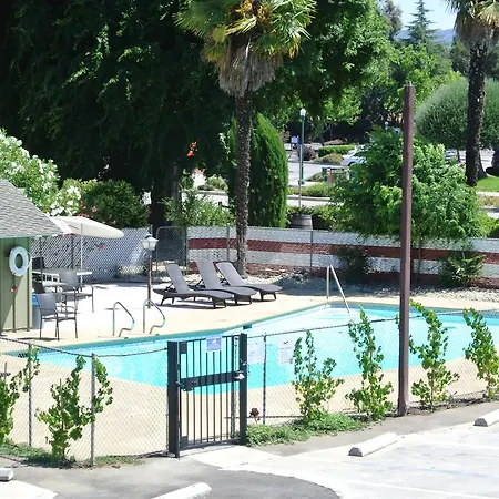 Vino Inn & Suites-3
