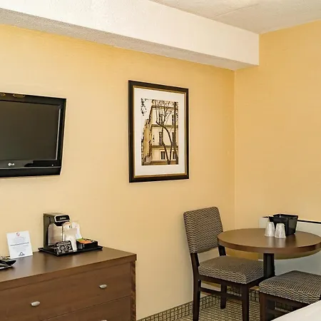 Days Inn By Wyndham Niagara Falls Lundys Lane-3
