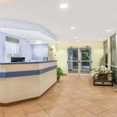 Microtel Inn & Suites By Wyndham Carolina Beach-3