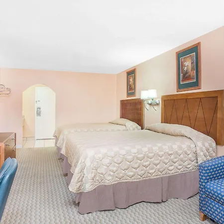 Super 8 By Wyndham San Angelo-3