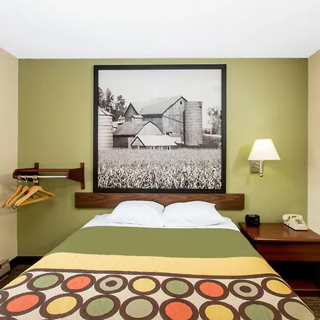 Super 8 By Wyndham Fairmont-3