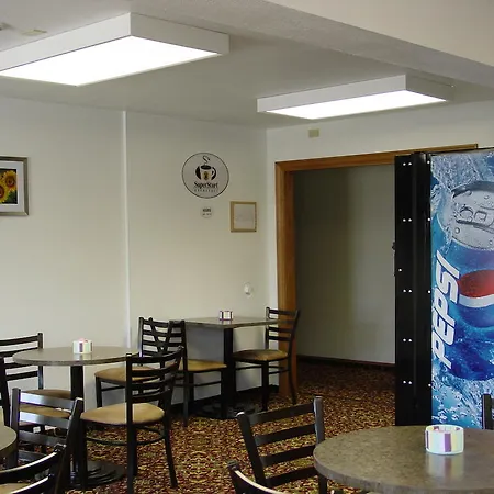 Super 8 By Wyndham Manhattan Ks-3