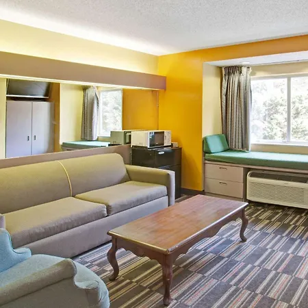 Microtel Inn & Suites By Wyndham Gatlinburg-3