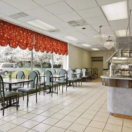 Ramada By Wyndham Roanoke-3