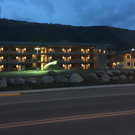 Yellowstone Big Rock Inn-2