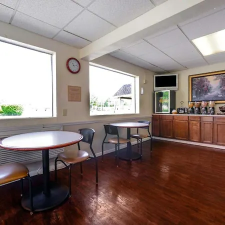 Econo Lodge Inn & Suites Carbondale-2