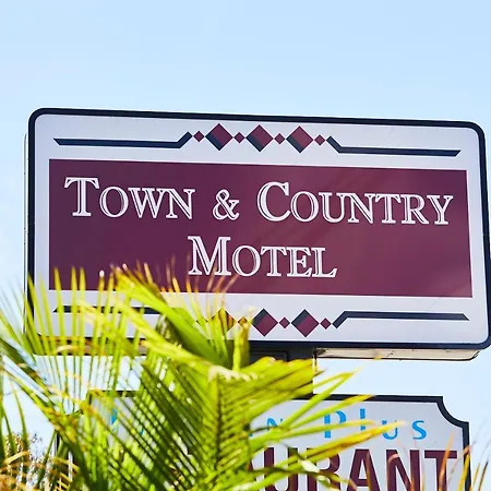 Town And Country Motel-3