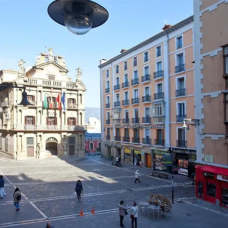 Hotel Pompaelo Plaza del Ayuntamiento&Spa-2