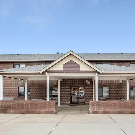 Econo Lodge Inn & Suites Dubuque-3