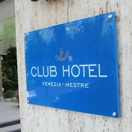 Club Hotel-3