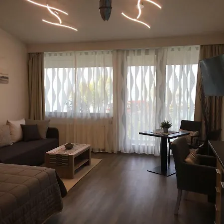 Calypso Lakeside Rooms & Lux Apartments-3