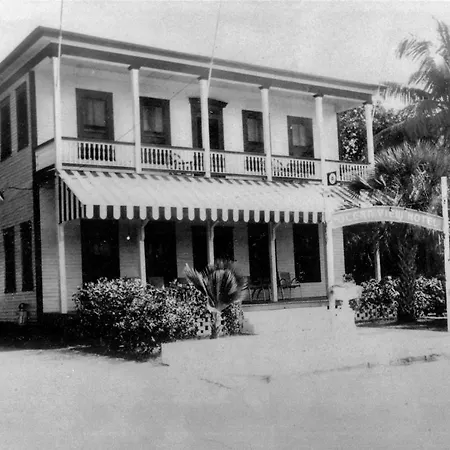 Avalon Bed And Breakfast (Adults Only)-2