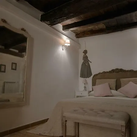Livia'S Charming Room-2