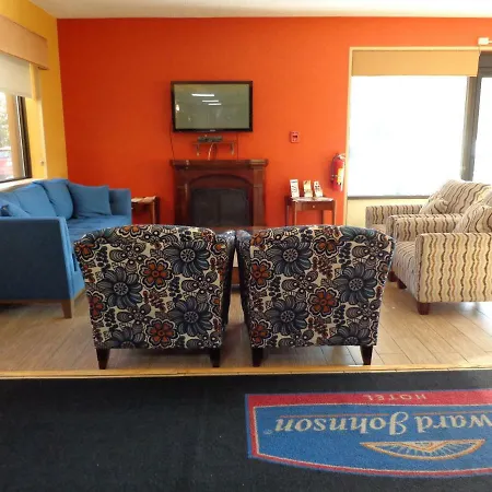Howard Johnson By Wyndham Suffern-3