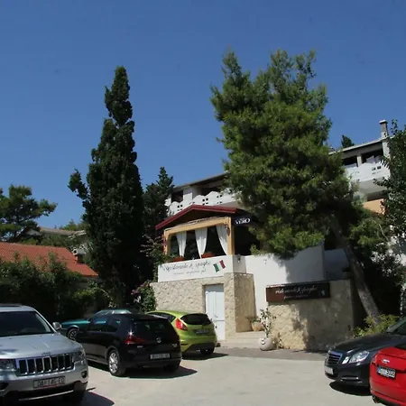 Novalja Inn 2-3