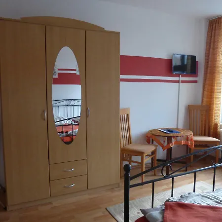 Pension&Ferienwohnung Zum Schmuckgiebel-2
