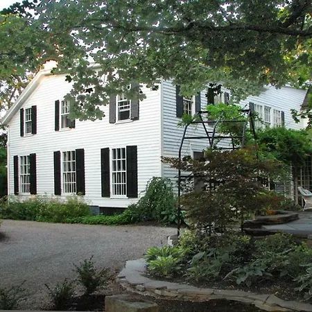 Niagara Mansion Carriage Suite-2