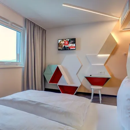 MEININGER Hotel Heidelberg Hauptbahnhof-2