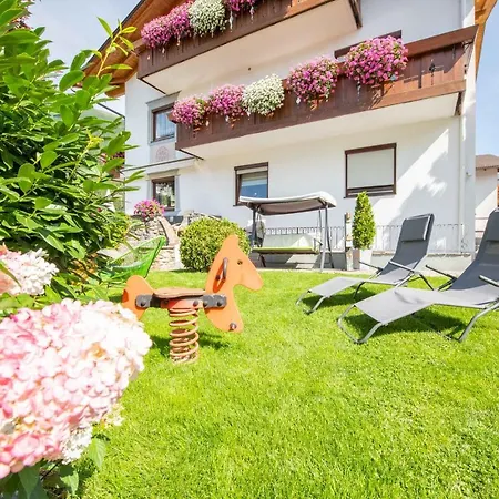 Garni Appartements Almrausch-3