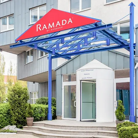 Ramada By Wyndham Bottrop City-3