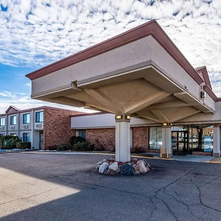 Econo Lodge-3
