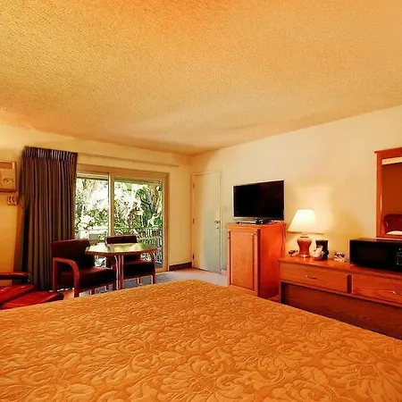 Super 8 By Wyndham Long Beach-2