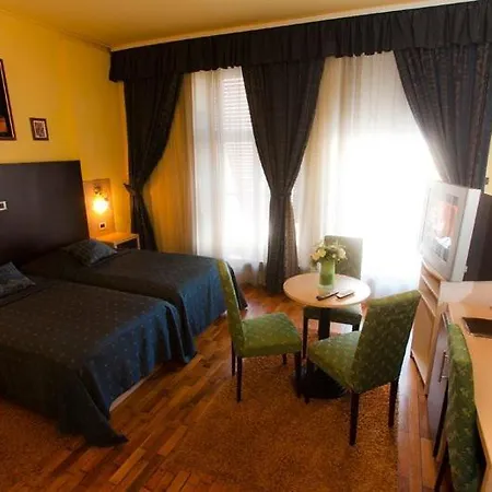 The Movie Hotel-3