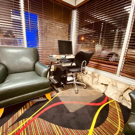 Super 8 By Wyndham Lawrence Ku-3