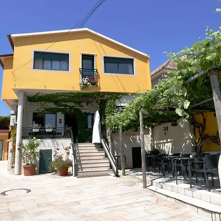 Pensión O Escondidino-2