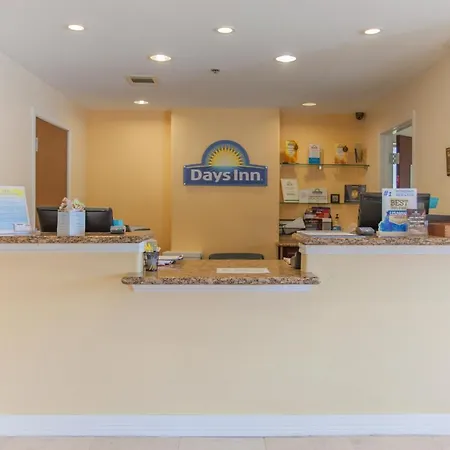 Days Inn By Wyndham Shenandoah-3