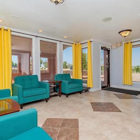 Super 8 By Wyndham Colorado Springs/Chestnut Street-3