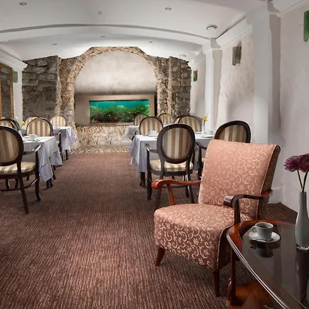 Promenada Romantic Hotel-3