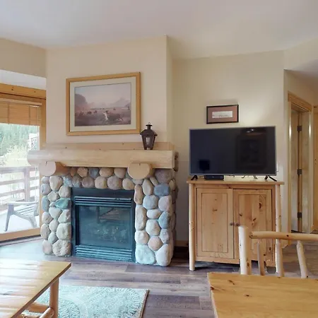 Tucker Mountain Lodge 321-3