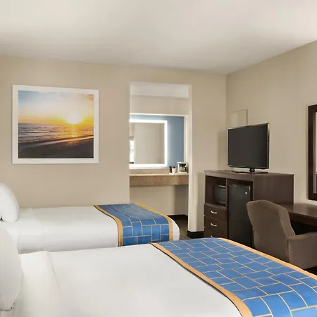 Days Inn & Suites By Wyndham Savannah Midtown-3