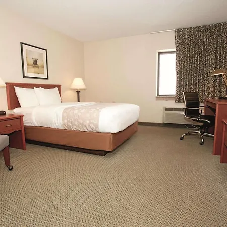 La Quinta Inn By Wyndham Milwaukee West Brookfield-3