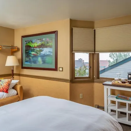 Copper Whale Inn-3