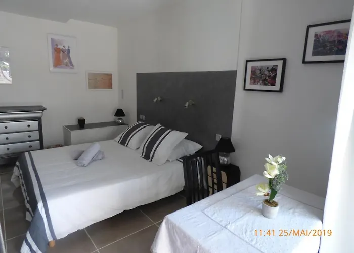 MAS MAURANE-Chambre d'hôte avec SPA privé aux portes d'ARLES Tarascon