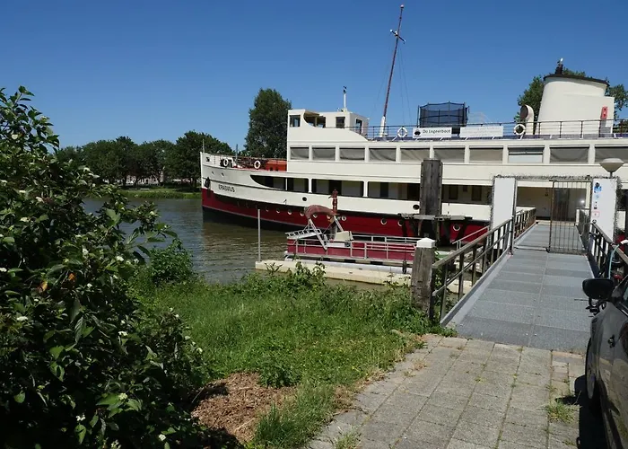 De Logeerboot Dordrecht Bed and Breakfast