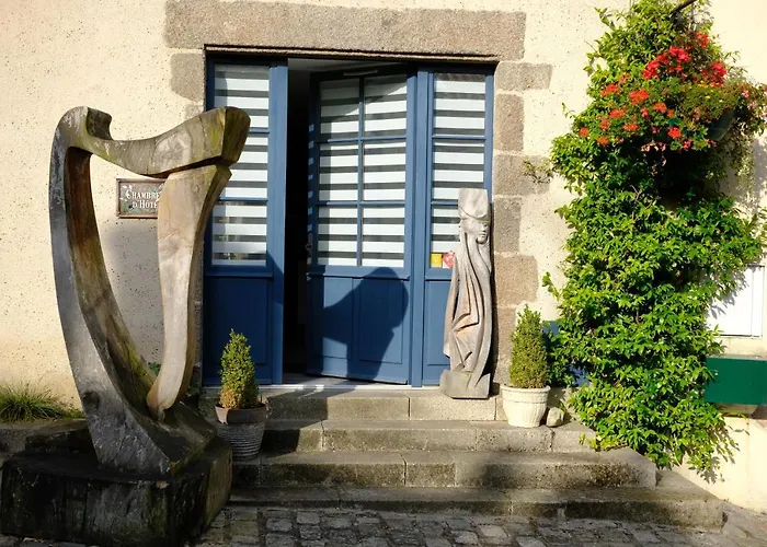 La maison du sculpteur à Tiffauges proche Puy du F