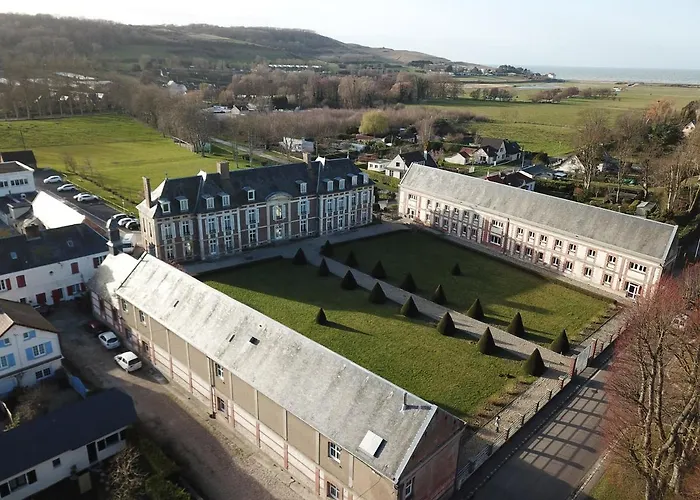 Le Chateau De Chantereine