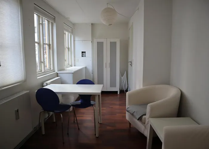 Rooms in quiet Yellow Courtyard Apartment