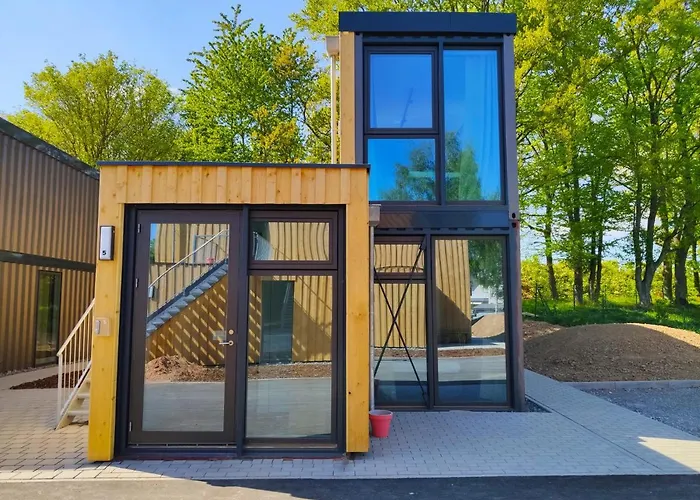 Modern ausgebauter Überseecontainer als Tiny House Wertheim
